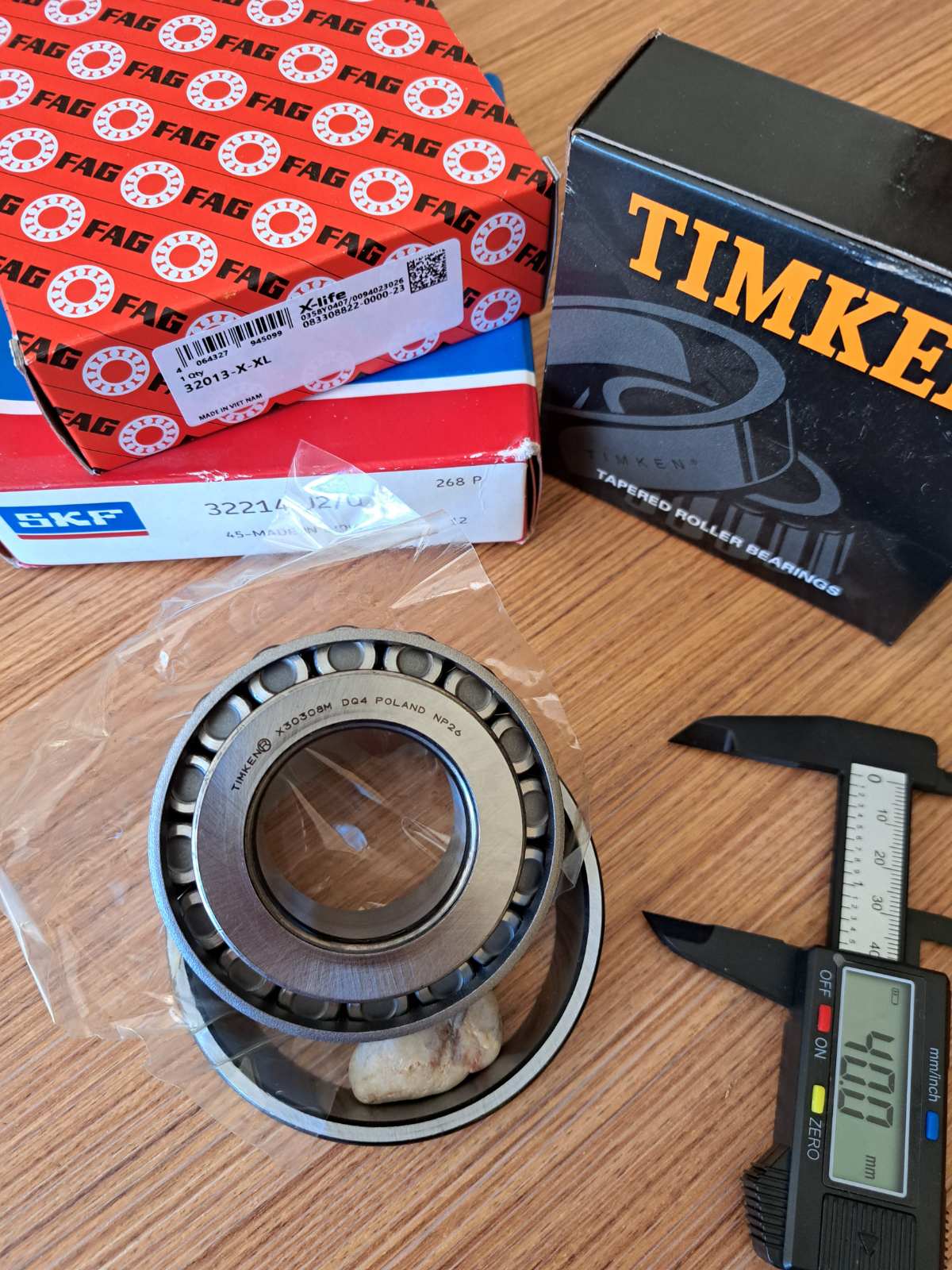 Конусно-ролкови лагери с дигитален шублер на плота пред кутии Timken и FAG в Плевен